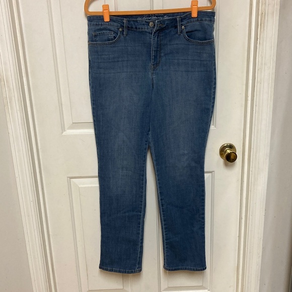 Gloria Vanderbilt Denim - Gloria Vanderbilt Mid-Wash straight leg Jeans